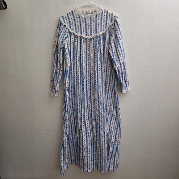 Lanz of Salzburg Other - VTG Lanz of Salzburg Flannel Nightgown MED Blue Red Floral Long Sleev Cotton USA